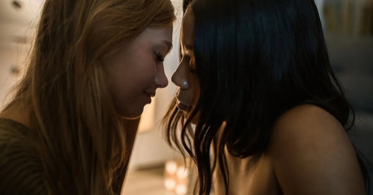 découvrez des témoignages authentiques de femmes lesbiennes : partage d’expériences, parcours de vie, coming out et acceptation de soi. des récits touchants pour mieux comprendre la diversité et la réalité de la communauté lesbienne.