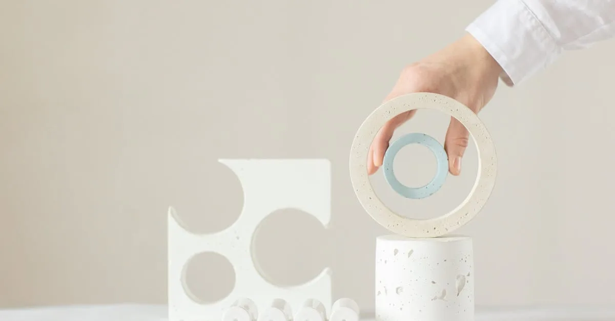 jesmonite est un matériau composite innovant, léger et écologique, utilisé en design, architecture et arts décoratifs pour créer des objets durables et esthétiques.