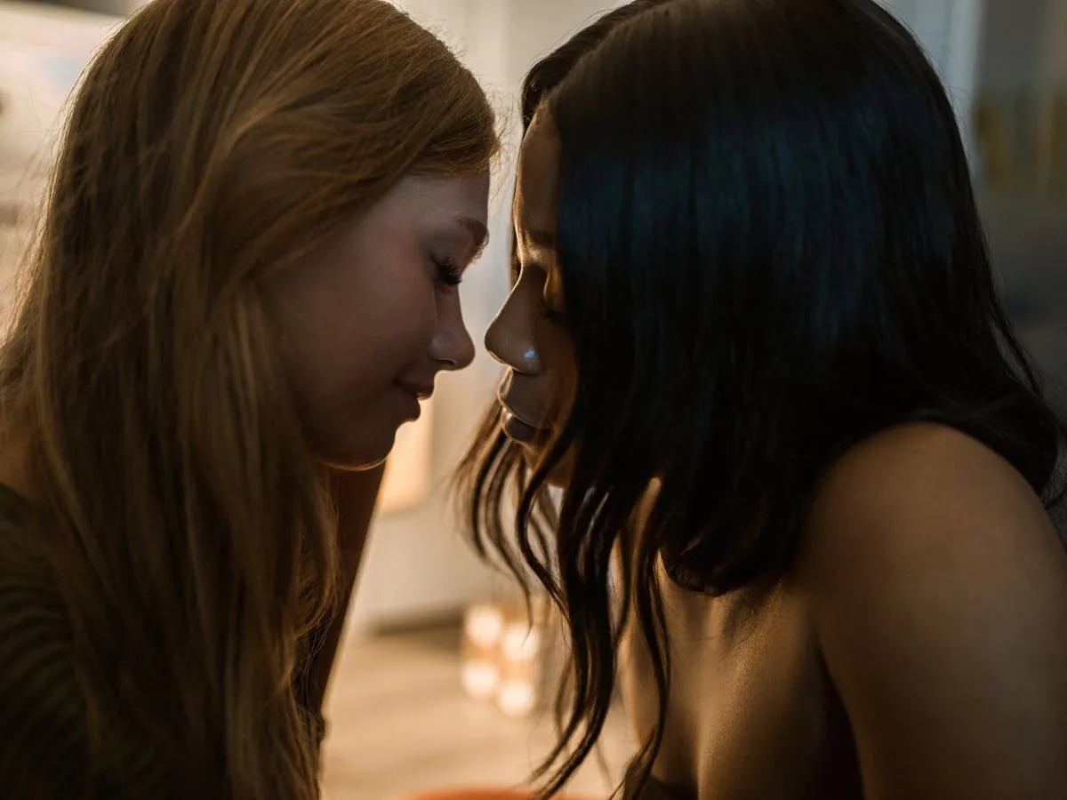 sensualité couple lesbien