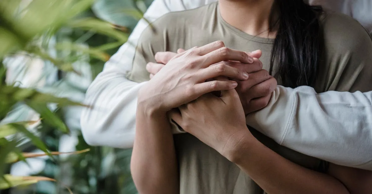 découvrez comment reconstruire la confiance après une infidélité grâce à des conseils pratiques et un accompagnement bienveillant pour restaurer votre relation.