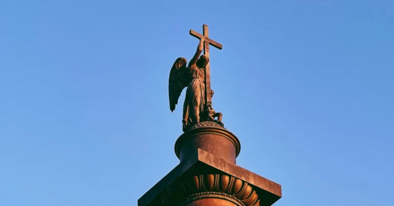 découvrez la croix de saint andré, symbole historique en forme de x, utilisé dans diverses cultures et contextes religieux.