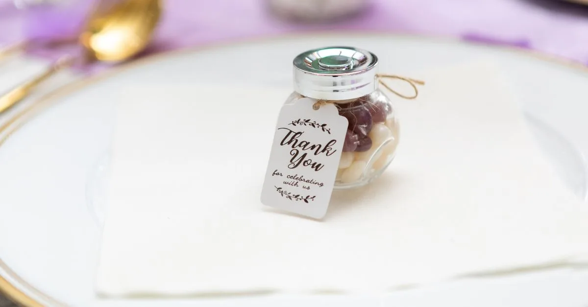 découvrez des idées originales de cadeaux invités pour mariage à moins d'1 euro, parfaits pour remercier vos proches sans se ruiner.